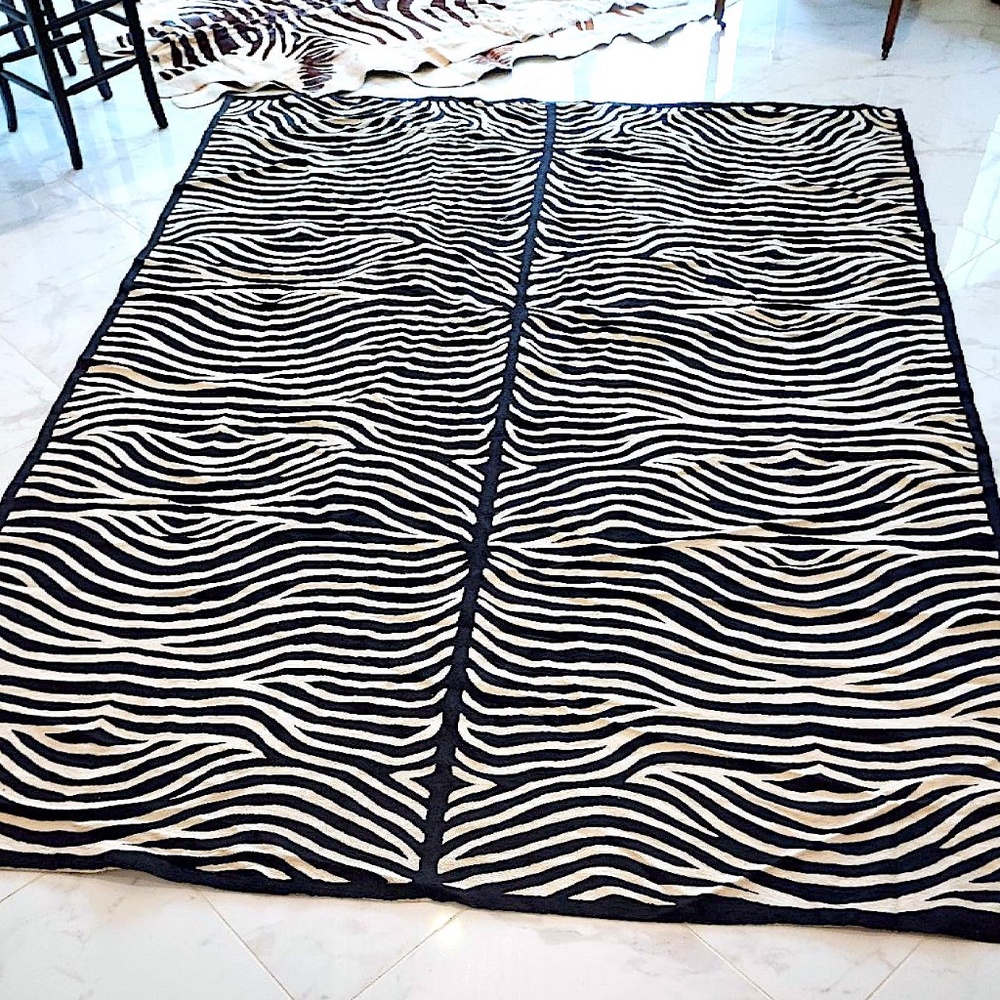 Rare Hi-End Gorgeous Williams Sonoma Hand Crewel Wool Rug Black Stripped 8'X11'.